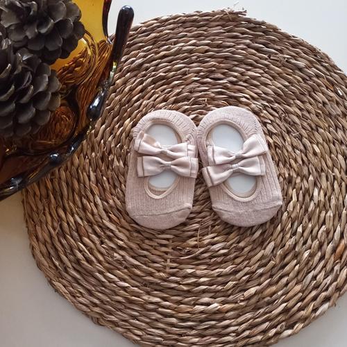 Kız Bebek Bej Fiyonklu Babet Çorap