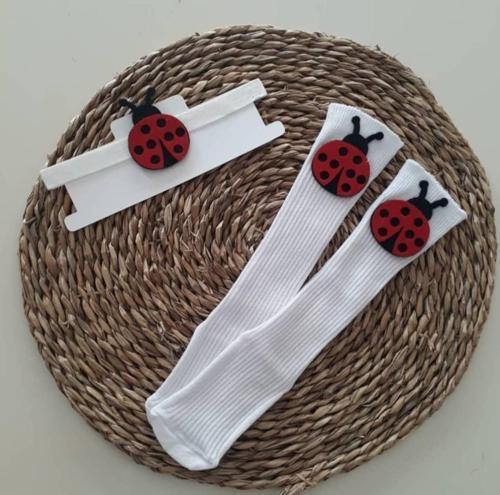 Kız Bebek Kırmızı Uğur Böceği Figürlü Bandana ve Beyaz Çorap Set
