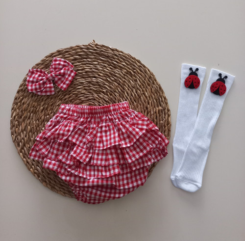 Kız Bebek Uğur Böceği Fırfır Şort Etek Bandana ve Çorap Takımı