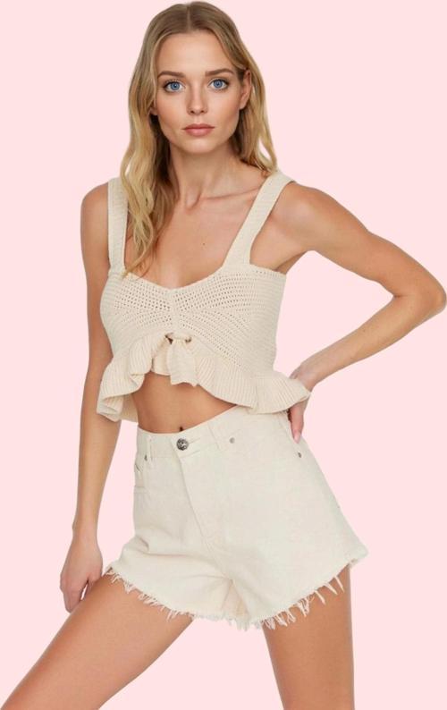 Kadın Denim Şort Eskitme Detayı Yaz Aylarının Vazgeçilmezi Pamuk Plaj Stilin Buluştuğu Yer