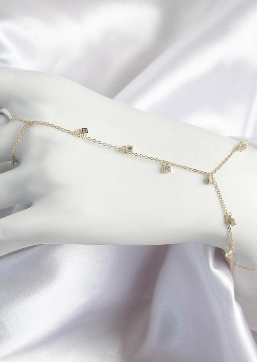 Pirinç Zirkon Taşlı Sallantılı Model Gold Renk Kadın Şahmeran