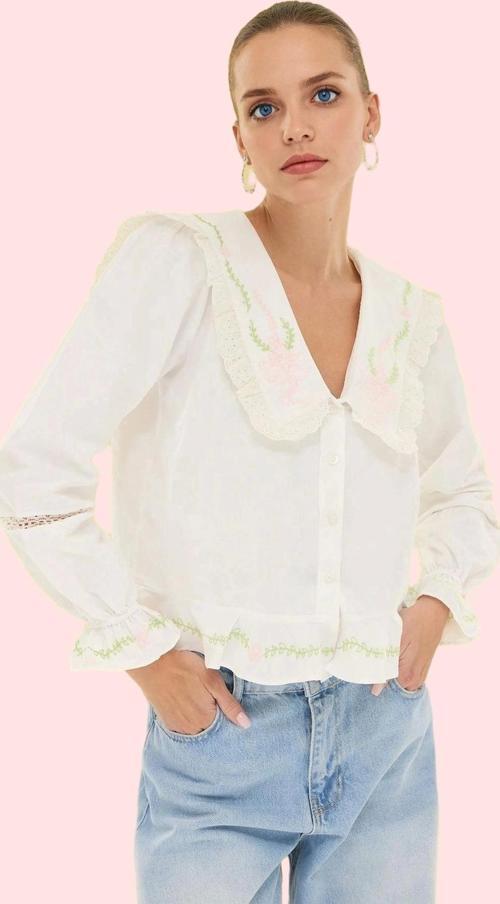 Kadın Regular Gömlek V Yaka Balon Kol Nakışlı İşlemeli Günlük Şık Yaz Aylarının Vazgeçilmezi