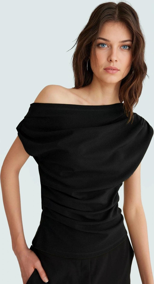 Şık Dökümlü Örme Bluz Asimetrik Yaka Kısa Kol Regular Kalıp Özel Tasarım Modern Stil