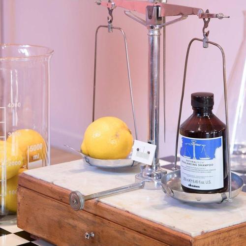 Yağ Bezlerini Büzen Şeker Zengini Parlaklık Şampuanı: REBALANCING 8.45fl.oz BEAUTYSECRETSQ12