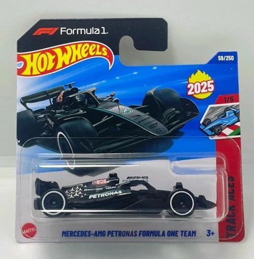 Mercedes-AMG Petronas Formula 1 Yarış Arabası (Kısa Kart) 1:64 – 2025 Track Aces Serisi