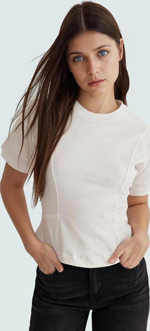 Rahat Yazlık Bluz Renk Fitted Kalıp Kısa Kollu %72 Polyester Şık Görünüm Mükemmel Uyum