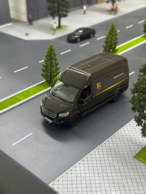 Çek Bırak Diecast Model Araba 10 cm - Mercedes Sprinter Kargo Arabası Ups Metal Açılabilir Kapılı