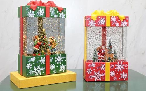 Yılbaşı Temalı Işıklı Müzikli Kar Küresi Hediye Kutusu Tasarımlı