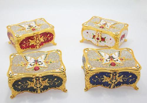 Kelebekli Metal Swarovski Taşlı Takı Kutusu
