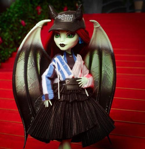 - Off-White c/o Monster High Raven Rhapsody Doll