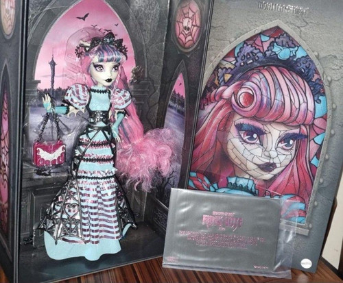 Fang Vote Rochelle Goyle Doll