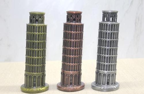 Metal Pisa Kulesi