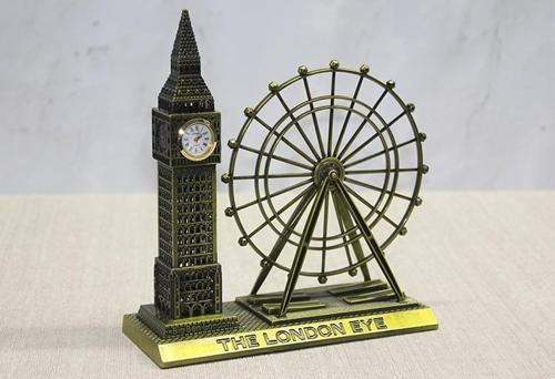 Metal Saat Kulesi Dönme Dolap