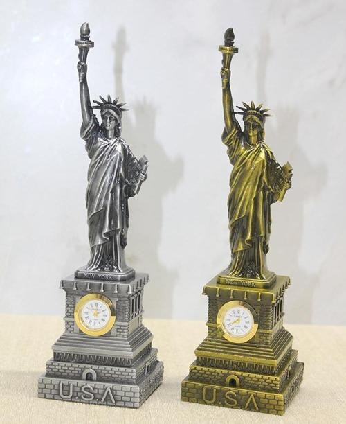 Metal Saatli Özgürlük Anıtı