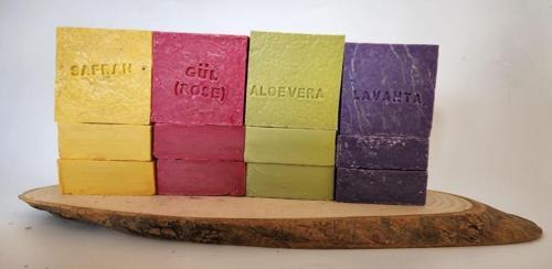 Doğal Üretim Sabunu Karışık (Safran-Gül-Lavanta-Aleovera) 12'li Set