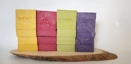 Doğal Üretim Sabunu Karışık (Safran-Gül-Lavanta-Aleovera)16'lı Set