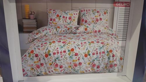 DAİLY ÇİFT KİŞİLİK NEVRESİM TAKIMI GELİNCİK