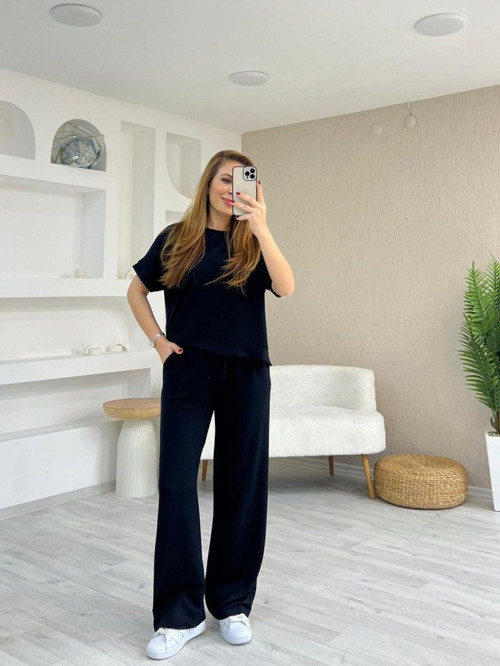 Kadın Modal Kumaş V Yaka Tişört Ve Bol Kesim Pantolon Ikili Takım