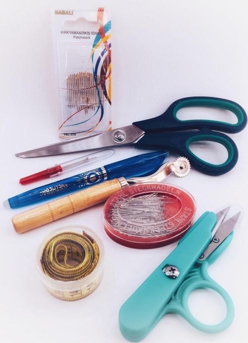 8 Parça El Dikiş Seti Makas Iğne Mezura Vs.