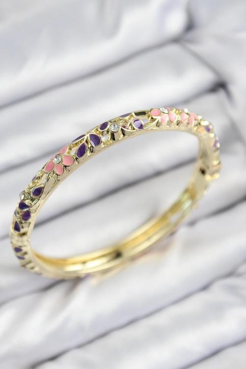 Mineli Pirinç Zirkon Taşlı Pembe Mor Çiçek Motifli Gold Kadın Kelepçe - EBJ250816W37458