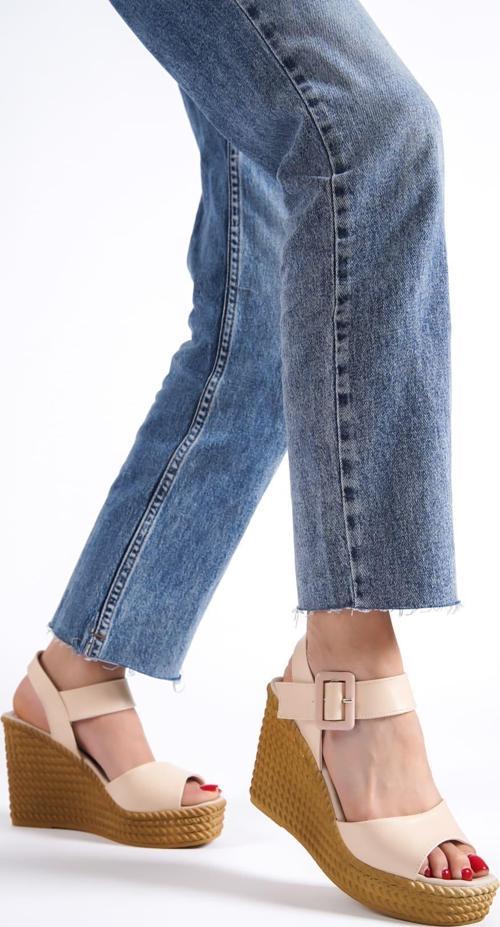 PERLA Tokalı Lastikli Dolgu Topuklu Ortopedik Taban Hasır Görünümlü Kadın Sandalet CKT - Ten