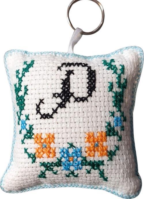 - Sibel 2453 6322 El Yapımı P Harfi Kanaviçe Anahtarlık