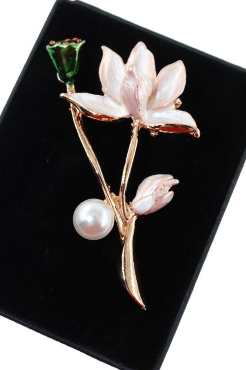 İncili zambak broş. Yaka iğnesi zambak çiçeği broş. Tasarım incili broş. Kadın broş. Zambak broş.