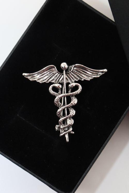 Tıp broş. Sağlıkçı broş. Doktor broş. Hemşire broş. Eczacı broş. Kadın erkek broş. Asklepios broş.