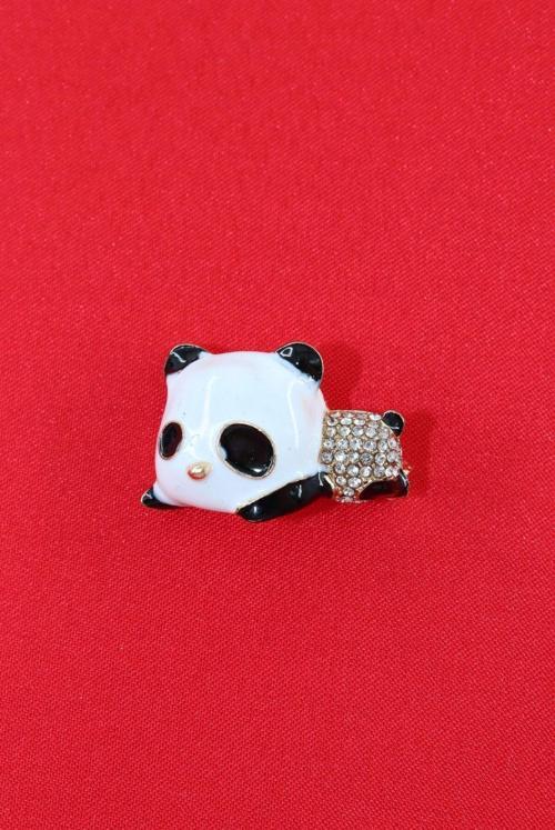 Yavru panda broş. Yaka iğnesi panda broş. Zirko taşlı tasarım panda broş. Kadın broş. Panda broş.