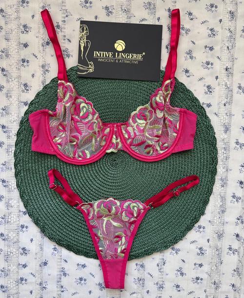 Josie Pembe-Yeşil Çiçek Nakışlı Transparan Sütyen Tanga Takımı – Intive