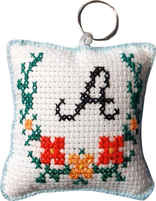 - Sibel 2453 8018 El Yapımı A Harfi Kanaviçe Anahtarlık