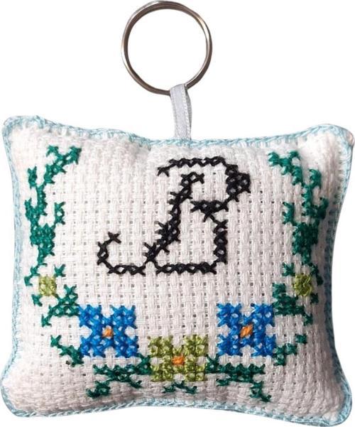 - Sibel 2453 2182 El Yapımı B Harfi Kanaviçe Anahtarlık