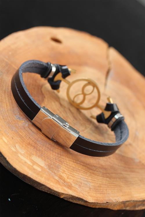 Bakımlı Erkek için Golden Metal Sonsuzluklu Figürlü Siyah Deri Bileklik