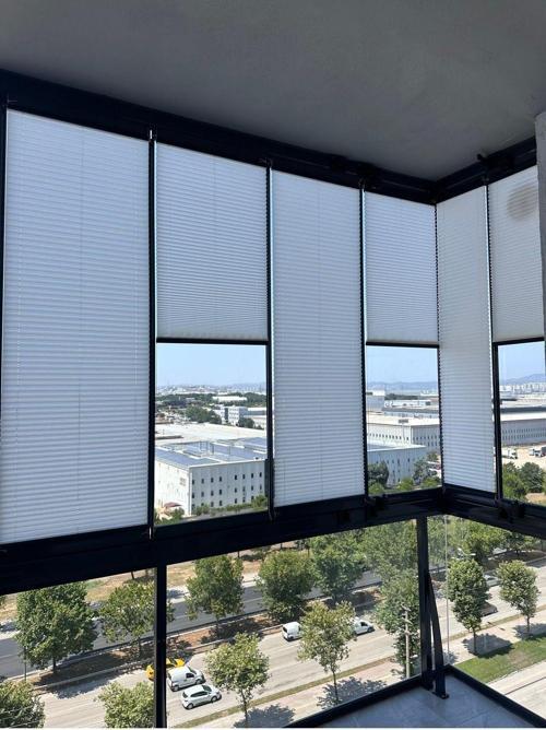 Beyaz Plise Katlanır Cam Balkon Perdesi, Ofis Perdesi, Mutfak Perdesi, Salon Perdesi