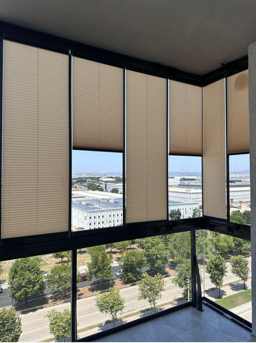 Bej Plise Katlanır Cam Balkon Perdesi, Ofis Perdesi, Mutfak Perdesi, Salon Perdesi