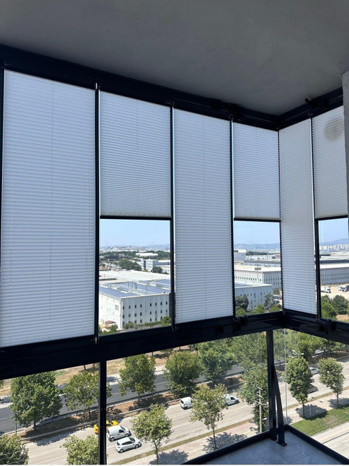 Beyaz Plise Katlanır Cam Balkon Perdesi, Ofis Perdesi, Mutfak Perdesi, Salon Perdesi
