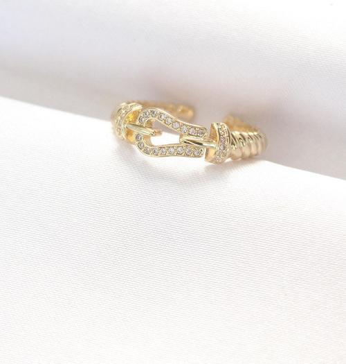 Kemer Tokası Tasarımlı Gold Renk Zirkon Taşlı Ayarlanabilir Yüzük