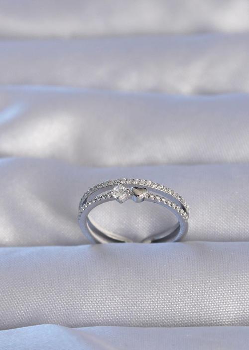 Pirinç Gümüş Renk Zirkon Taşlı Kalpli Su Yolu Model Ayarlanabilir Yüzük