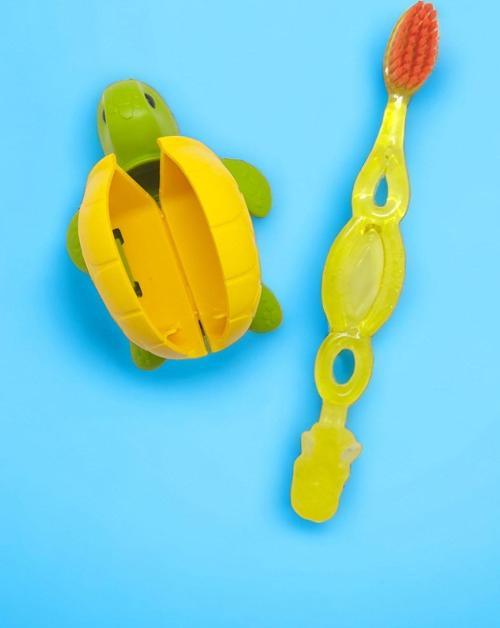 ( Sarı ) Kids 3-7 Yaş Diş Fırçası Ve Flipper Hijyenik Saklama Kabı Seti - Kaplumbağa Figürlü