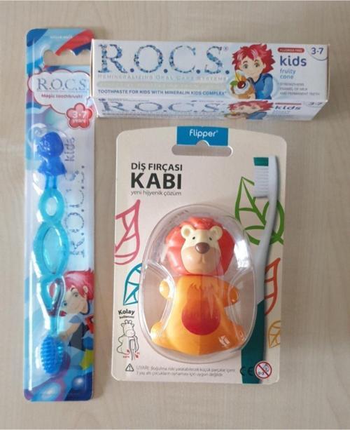 3-7 Yaş Diş Fırçası , Flipper Hijyenik Saklama Kabı Ve 3-7 Yaş Meyve Külahı Diş Macunu Seti