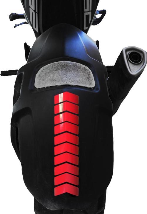 Ok Tasarımlı Bayrak Kırmızı Çamurluk Kask Sticker Çınar Extreme 