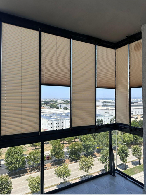 Bej Plise Katlanır Cam Balkon Perdesi, Ofis Perdesi, Mutfak Perdesi, Salon Perdesi