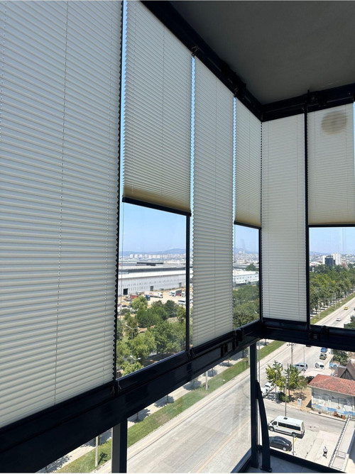 Krem Plise Katlanır Cam Balkon Perdesi, Ofis Perdesi, Mutfak Perdesi, Salon Perdesi