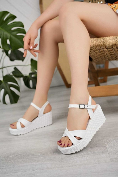 Siyah Çapraz Bant Feta Dolgu Topuk Hafif Ortepedik Yazlık Ayakkabı Sandalet