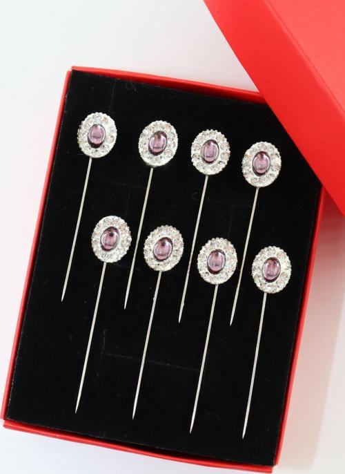 8’li Mor kristal taşlı eşarp iğnesi. Şal iğnesi. Türban iğnesi. Başörtü iğnesi. Eşarp ve şal iğnesi
