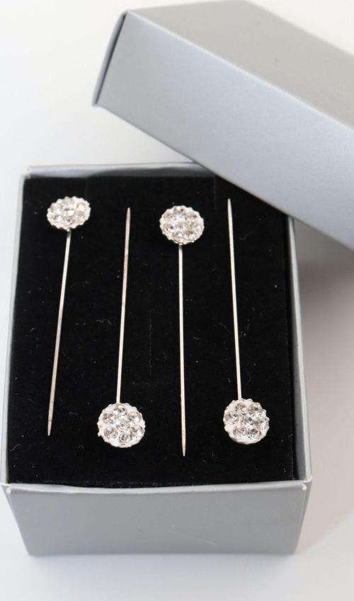 4’lü Beyaz Taşlı Eşarp Ve Şal İğnesi. Eşarp İğnesi. Şal İğnesi. Türban İğnesi. Başörtü İğnesi.