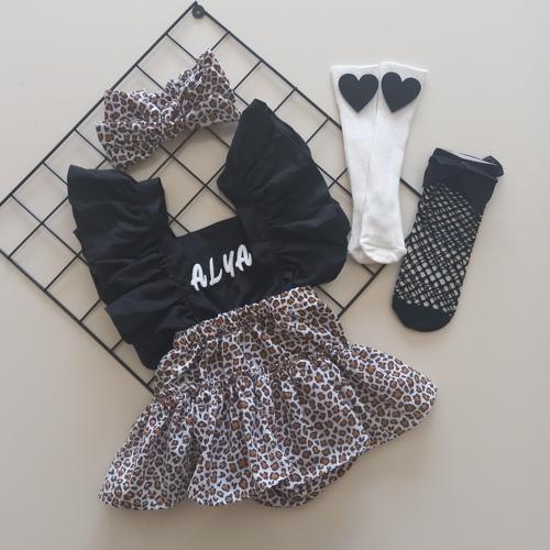 BALBÖCEĞİKİDS İsimli Kız Bebek Leopar Desenli Fırfırlı Salopet Bandana Siyah Çorap Takım