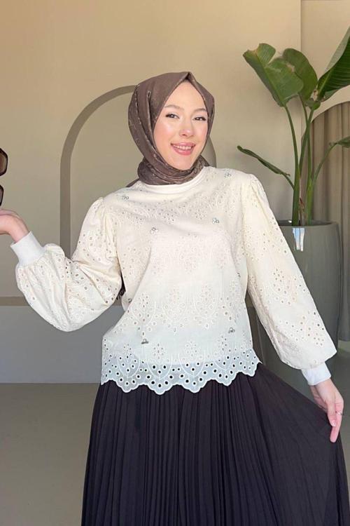 Lazer Kesim Desenli Tesettür Bluz – Taş Detaylı Ve Balon Kol Tasarım Dnv-000049