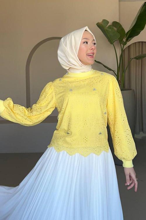 Lazer Kesim Desenli Tesettür Bluz – Taş Detaylı Ve Balon Kol Tasarım Dnv-000049