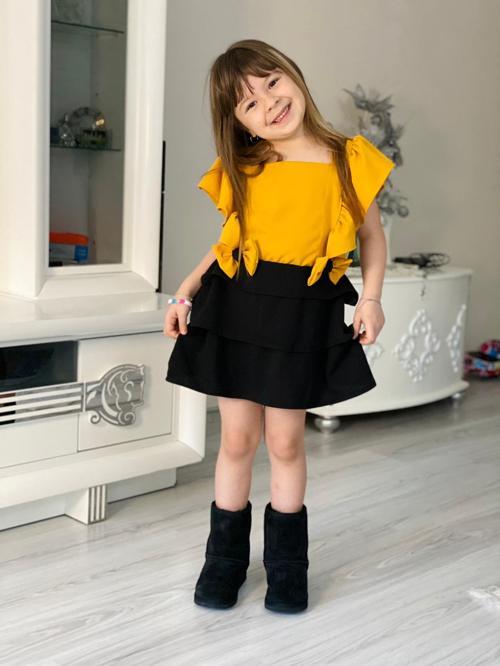 SCUBA AEROBIN KOL VE ETEKLERİ FIRFIRLI FİYONK DETAYLI KIZ ÇOCUK YAZLIK ELBİSE-SARI SİYAH